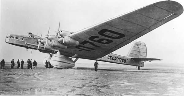 Imensitatea aripilor avionului Tupolev ANT-20 Maxim Gorky